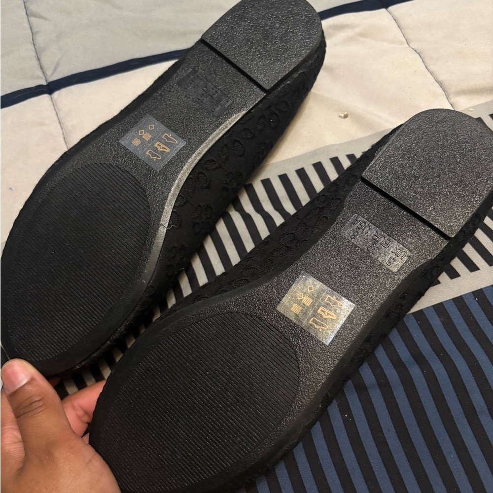 Flats - Picture 2 of 5